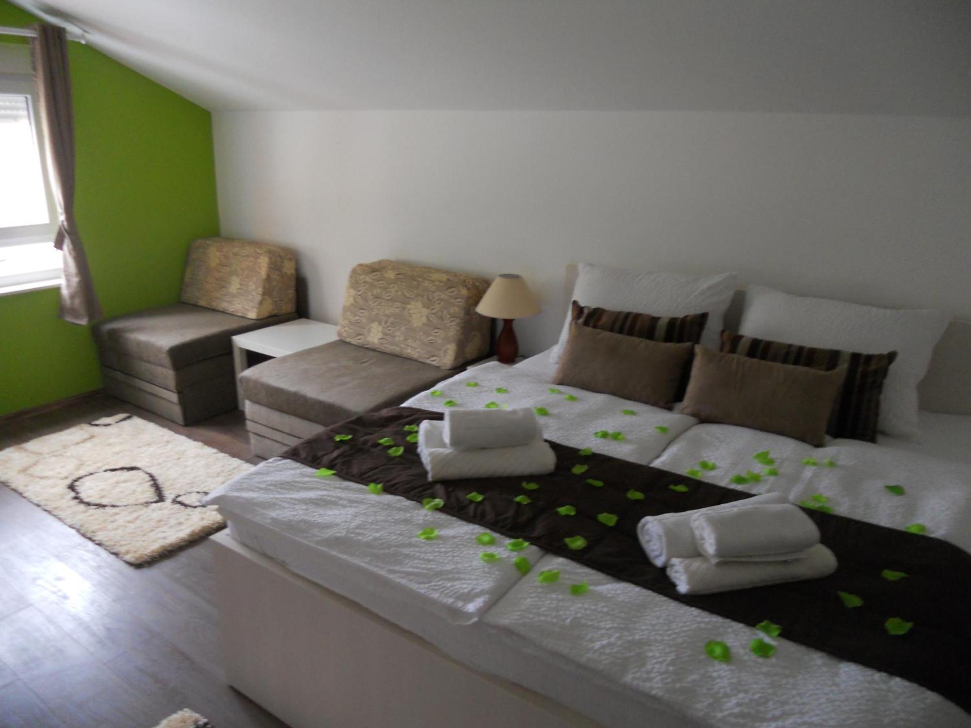 Apple Line Appartments Мостар Екстериор снимка